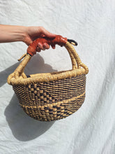 Load image into Gallery viewer, Round basket - Black &amp; Natural
