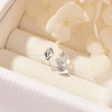 Load image into Gallery viewer, Conch Seashell Studs
