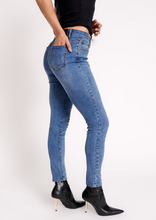 Load image into Gallery viewer, Classic Blue Freebirds II High Waist Skinny Jeans (Size 32)
