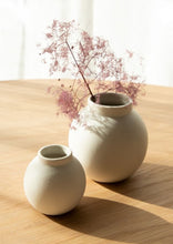 Load image into Gallery viewer, Ceramic Lille Bud Vase Milk
